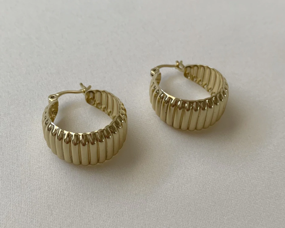 Chunky Heartstrand Hoop